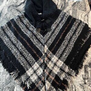 Accessory St. Blanket-style plaid hooded poncho with‎ toggle closure OSFM